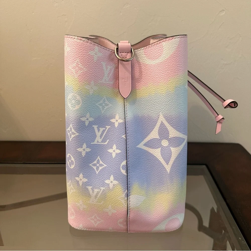 Louis Vuitton | Monogram Escale Neonoe MM Limited Edition Bucket Bag in Pastel - Picture 8 of 13